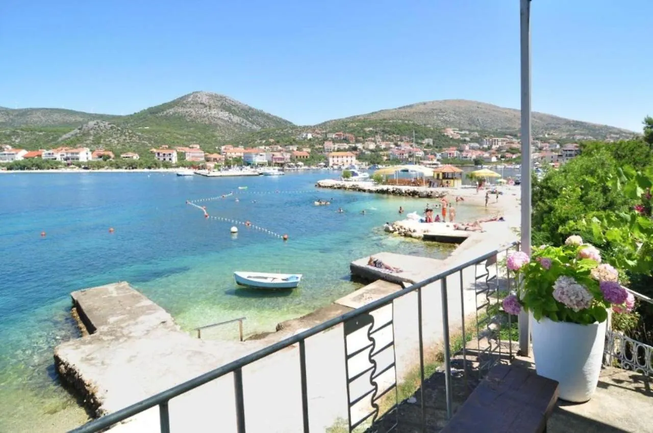 Two Room Apartment On The Beach-Zoranka Seget Vranjica