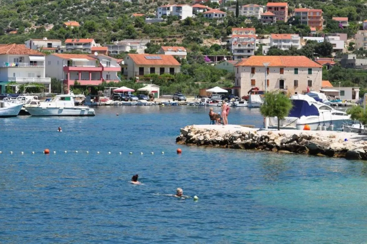 Two Room Apartment On The Beach-Zoranka Seget Vranjica Croatia