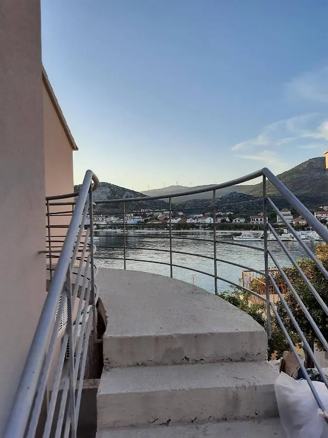 Two Room Apartment On The Beach-Zoranka Seget Vranjica 0*,