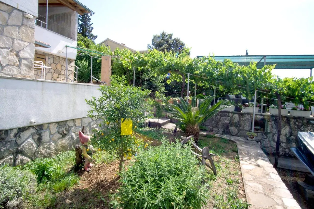Two Room Apartment On The Beach-Zoranka Seget Vranjica
