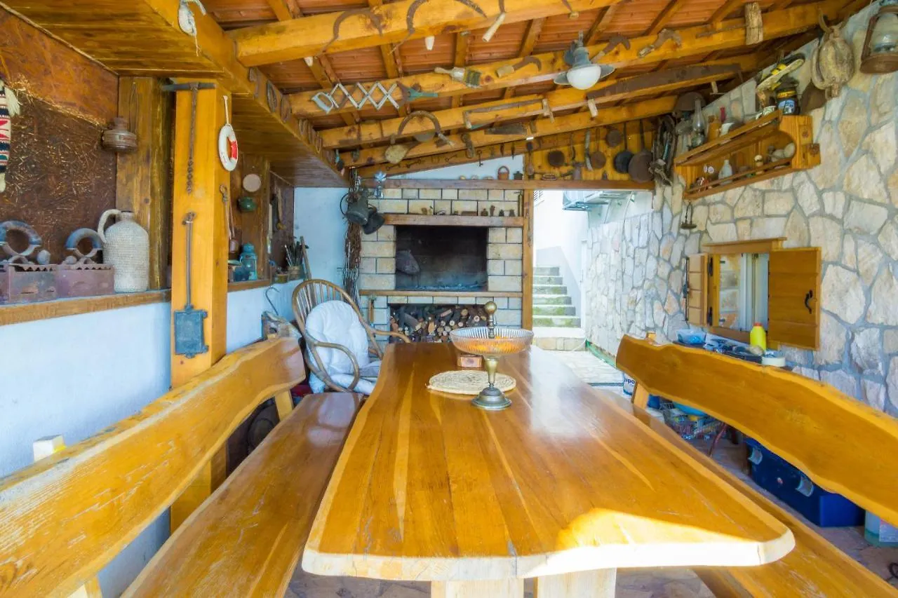 Two Room Apartment On The Beach-Zoranka Seget Vranjica Croatia