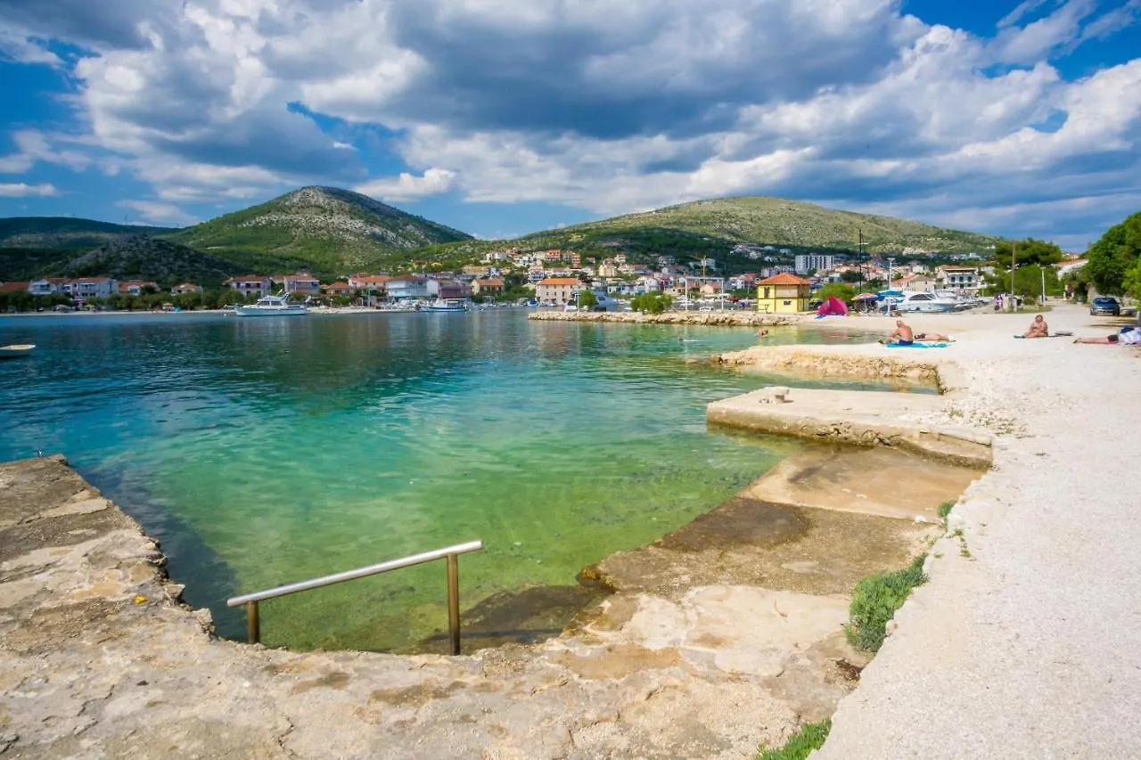 Two Room Apartment On The Beach-Zoranka Seget Vranjica Croatia