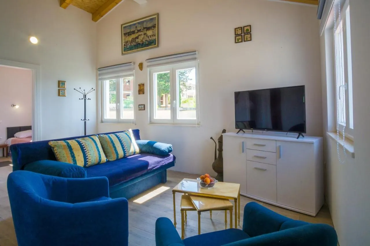 Two Room Apartment On The Beach-Zoranka Seget Vranjica Croatia