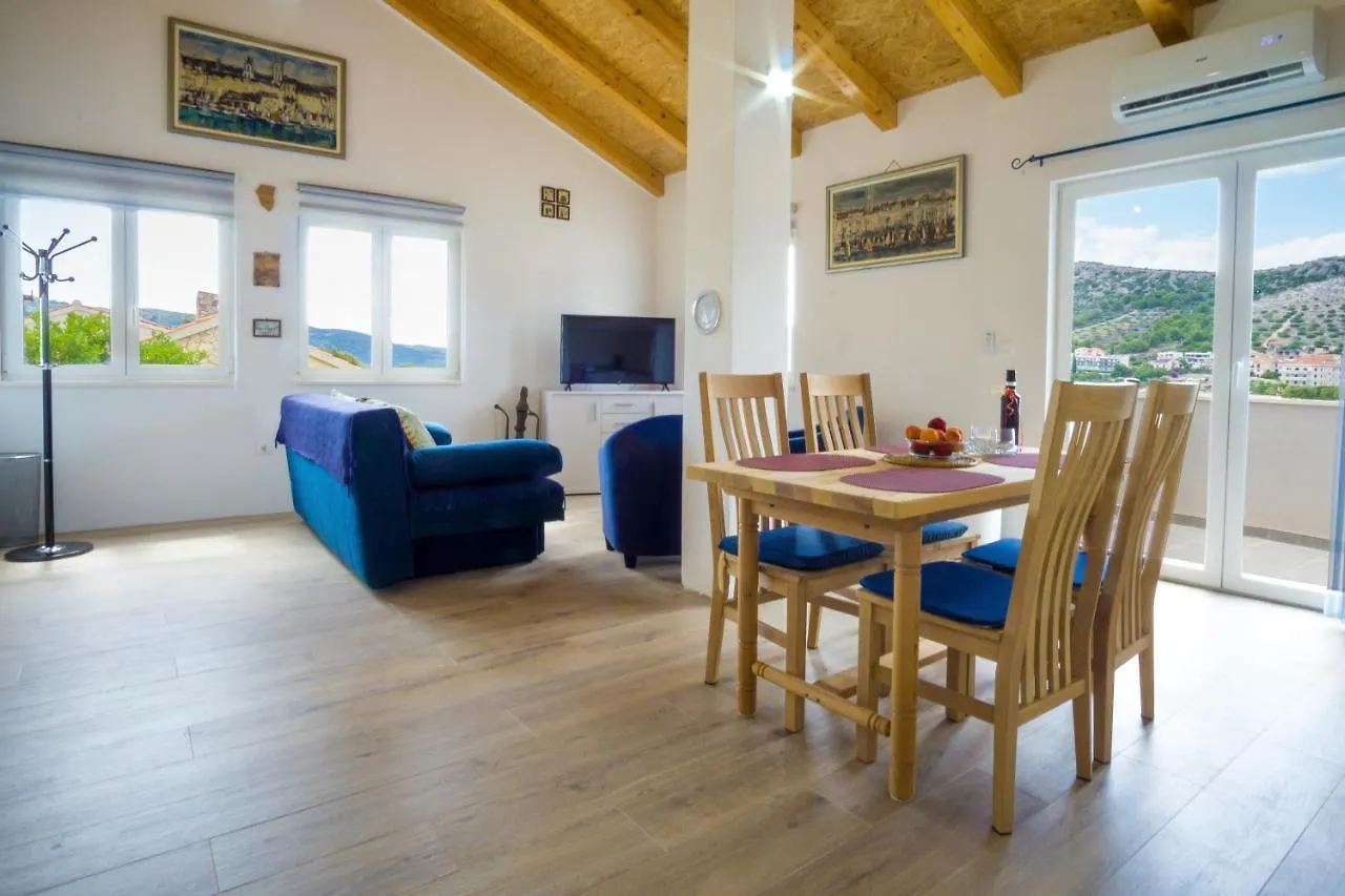 Two Room Apartment On The Beach-Zoranka Seget Vranjica 0*,