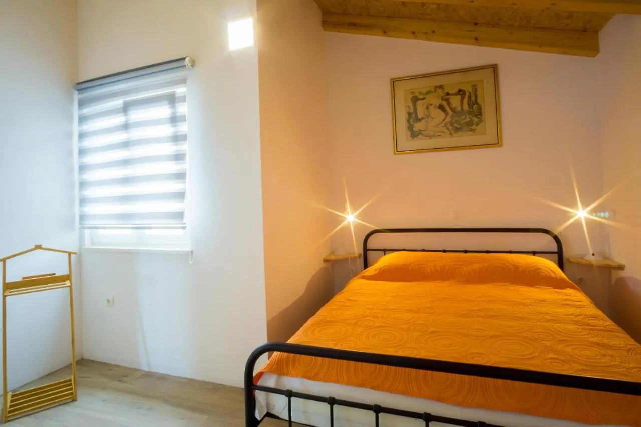 Two Room Apartment On The Beach-Zoranka Seget Vranjica 0*,